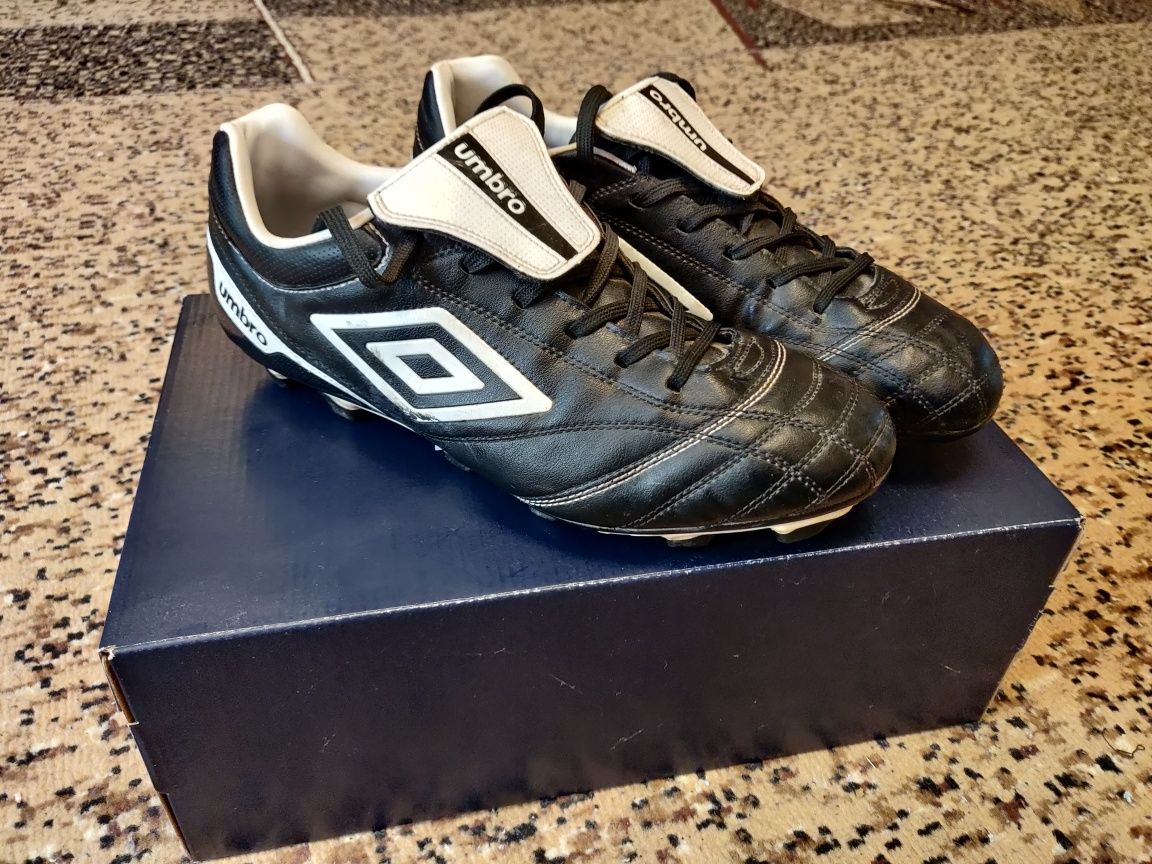 Продам бутсы umbro 44(45)