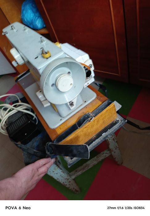 Продам швейную машинку Чайка м-132, полностью рабочая