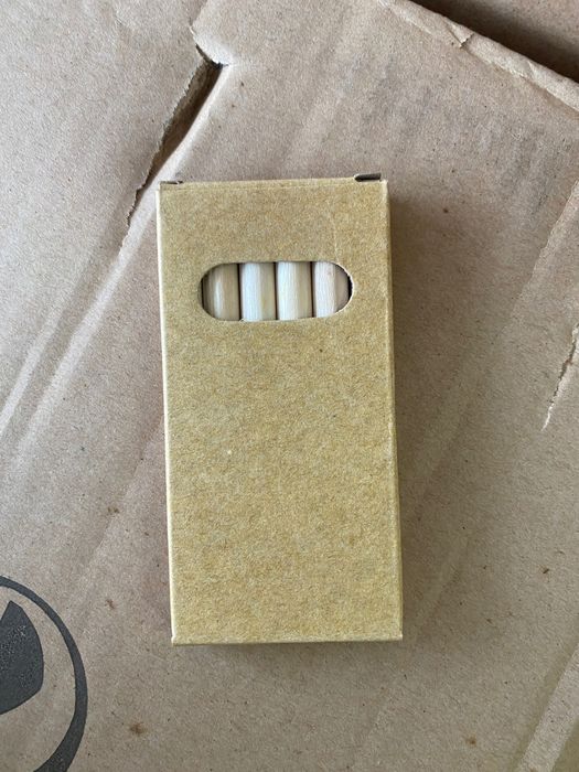 Caixas 6 lápis cor pequenos