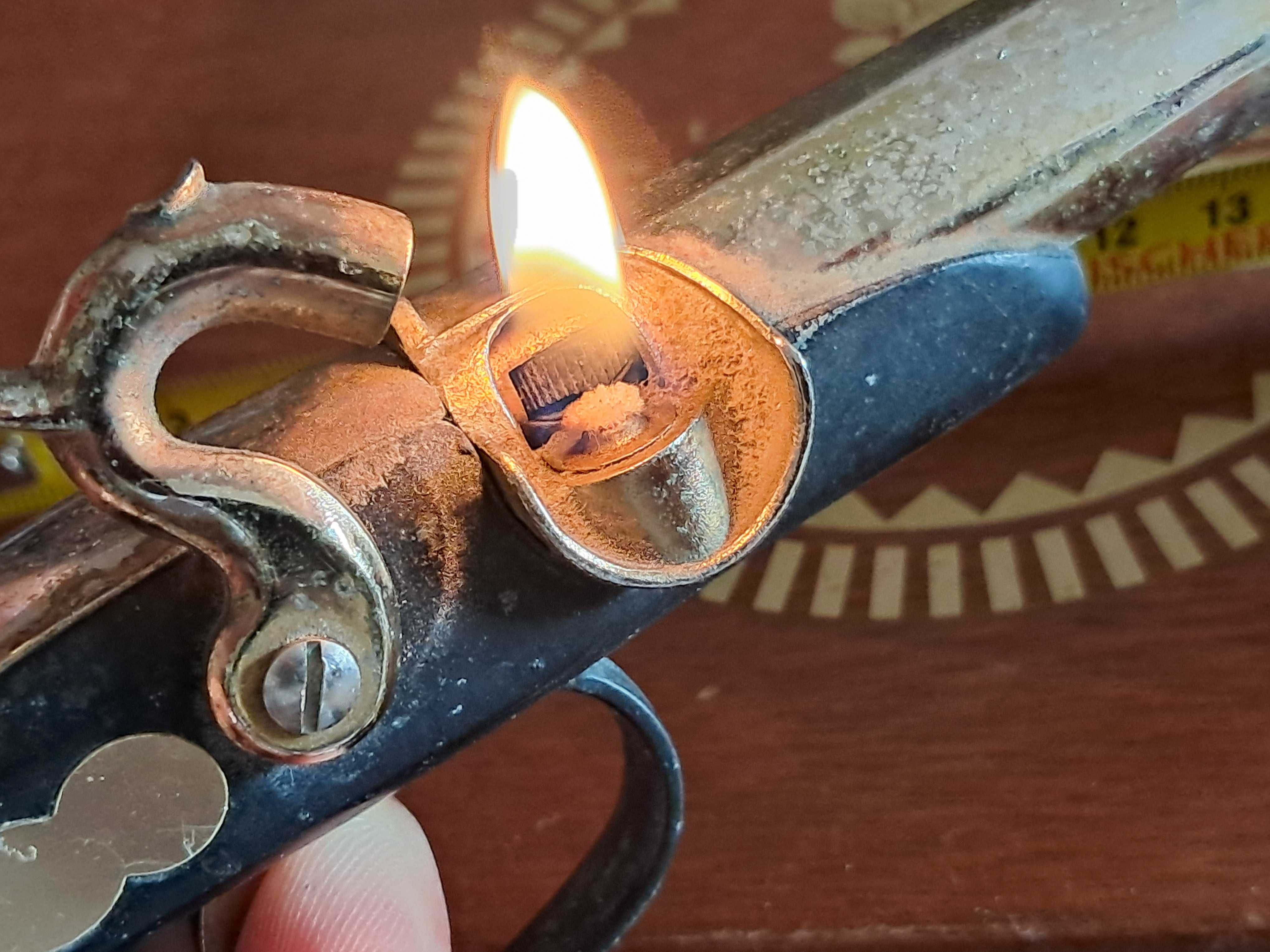 isqueiro em forma de mosquete