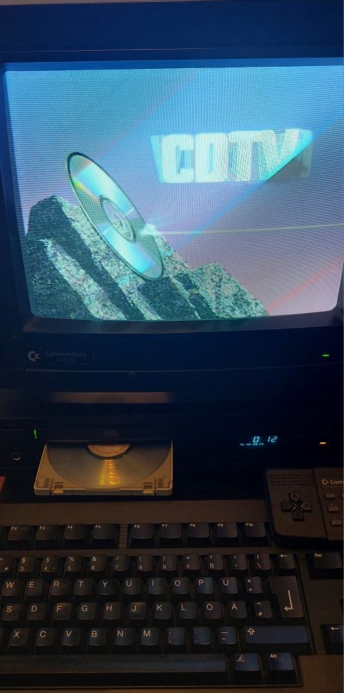 Amiga CDTV z monitorem 1084S