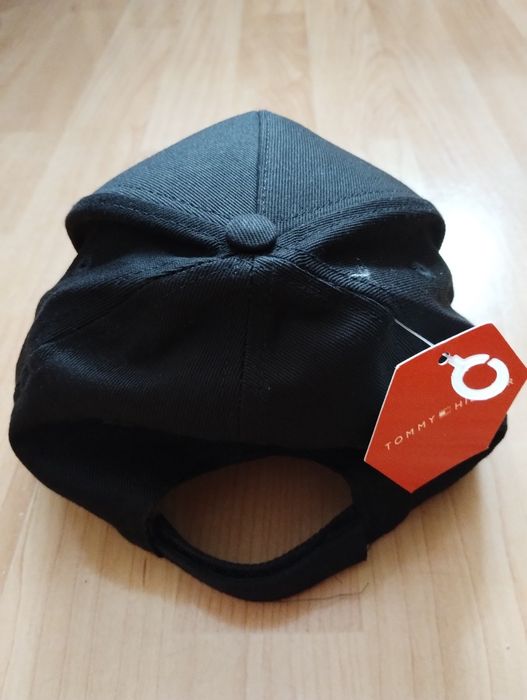 Tommy, nowa czapka bejsbolowka