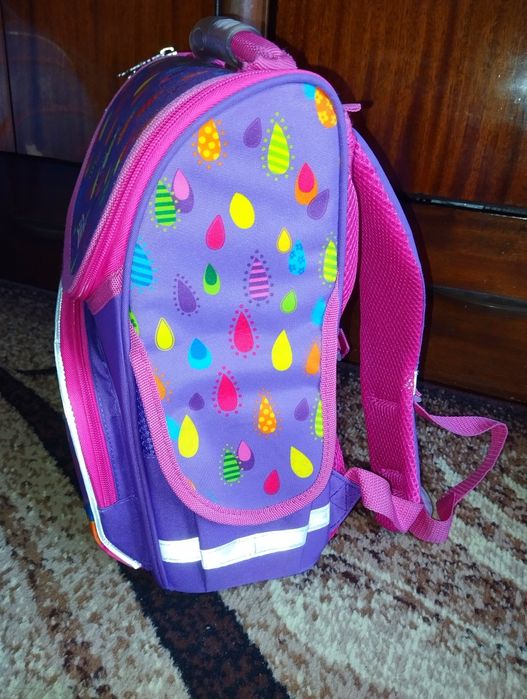 Продам шкільний портфель для дівчинки