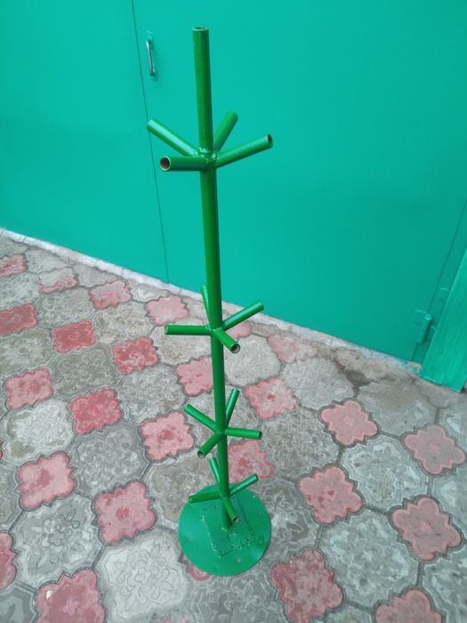 Продам триногу  для новогодней елки