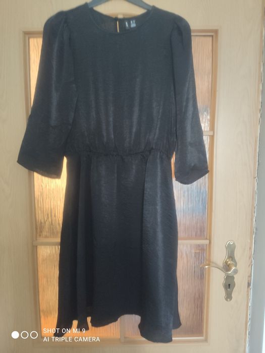 Nowa czarna sukienka firmy Vero Moda, rękawy 3/4.