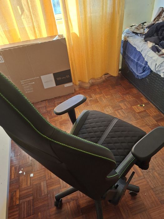Cadeira ENKI X da Razer