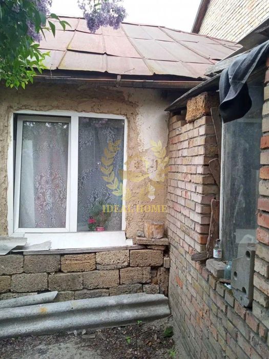 Продам будинок в центрі смт Борова