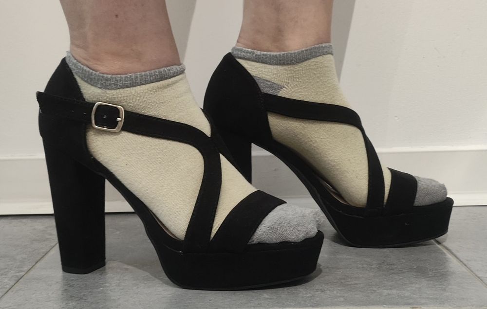 Czarne sandały na obcasie rozmiar 37