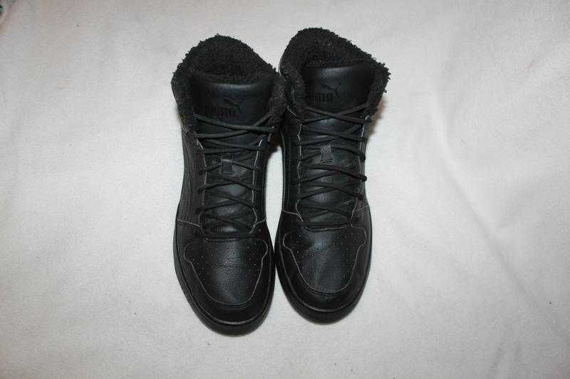 Кроссовки утепленные фирмы puma размера 41 по стельке 26,5 см.