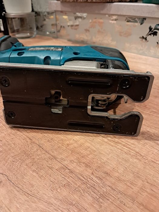 Oryginalna wyrzynarka aku. makita DJV180 LXT  na baterię 18V