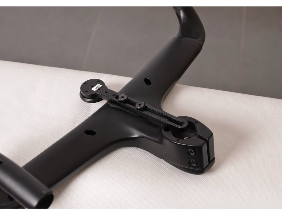 Kokpit, kierownica karbon ONE RR, szosowa, zintegrowana