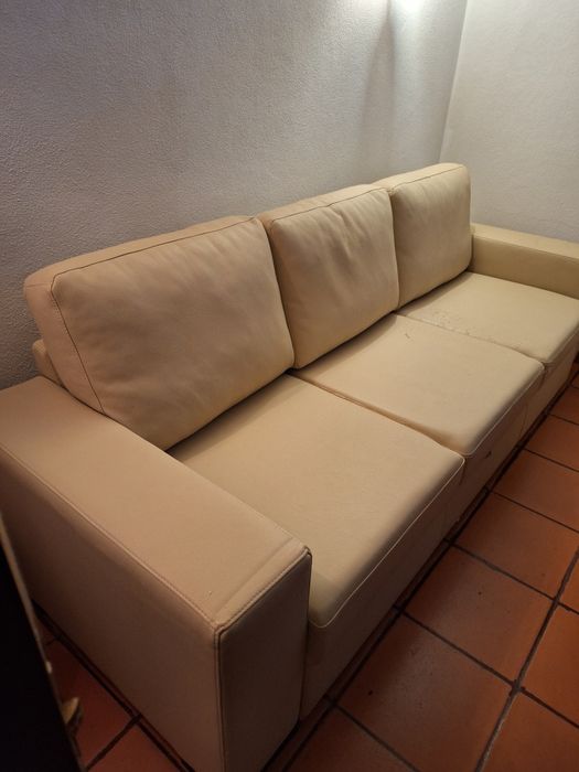 Sofá cama em pele sintética