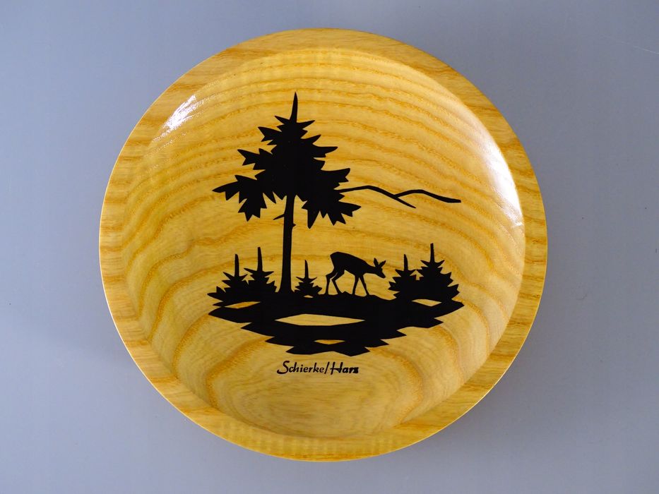 piękny stary talerz drewniany wycinanka sarna las
