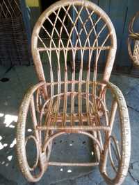 Кресло качалка из лозы.