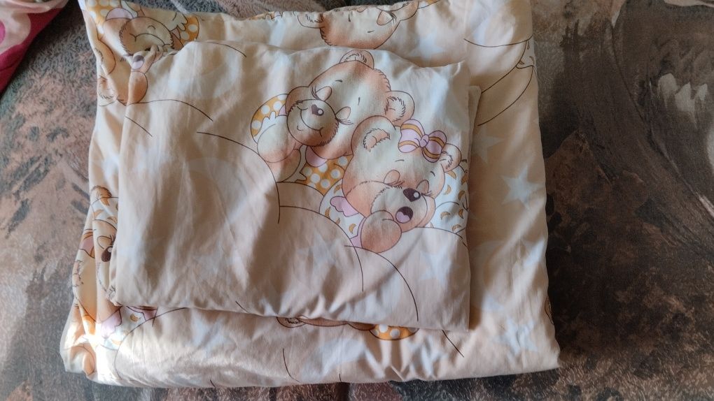 Комплект дитячої постільної білизни в ліжечко