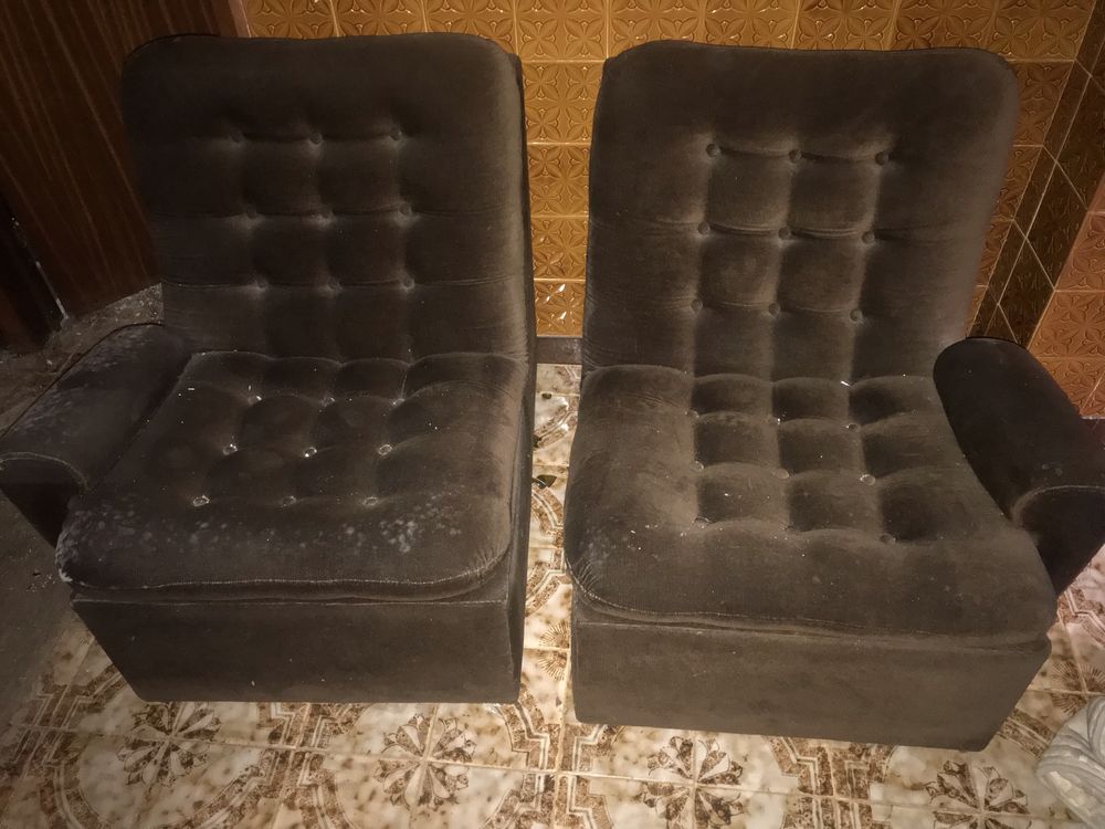 Sofás. Dois sofas.