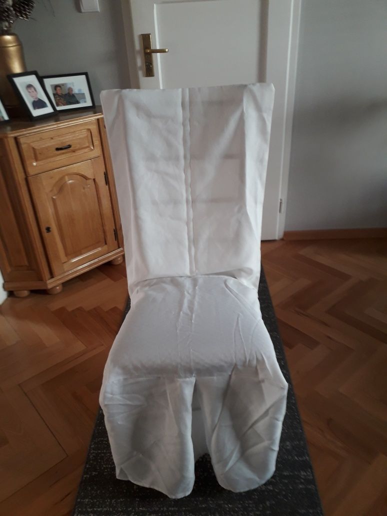 Kwadratowe pokrowce białe