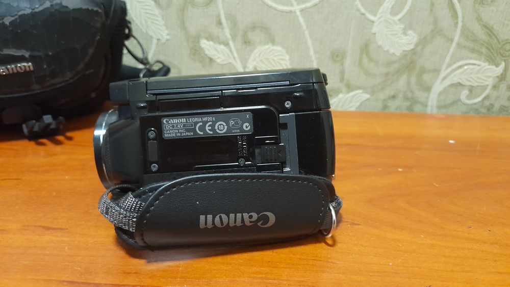 продам canon legria hf 20 e