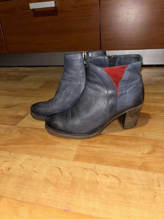 Skórzane botki na słupku