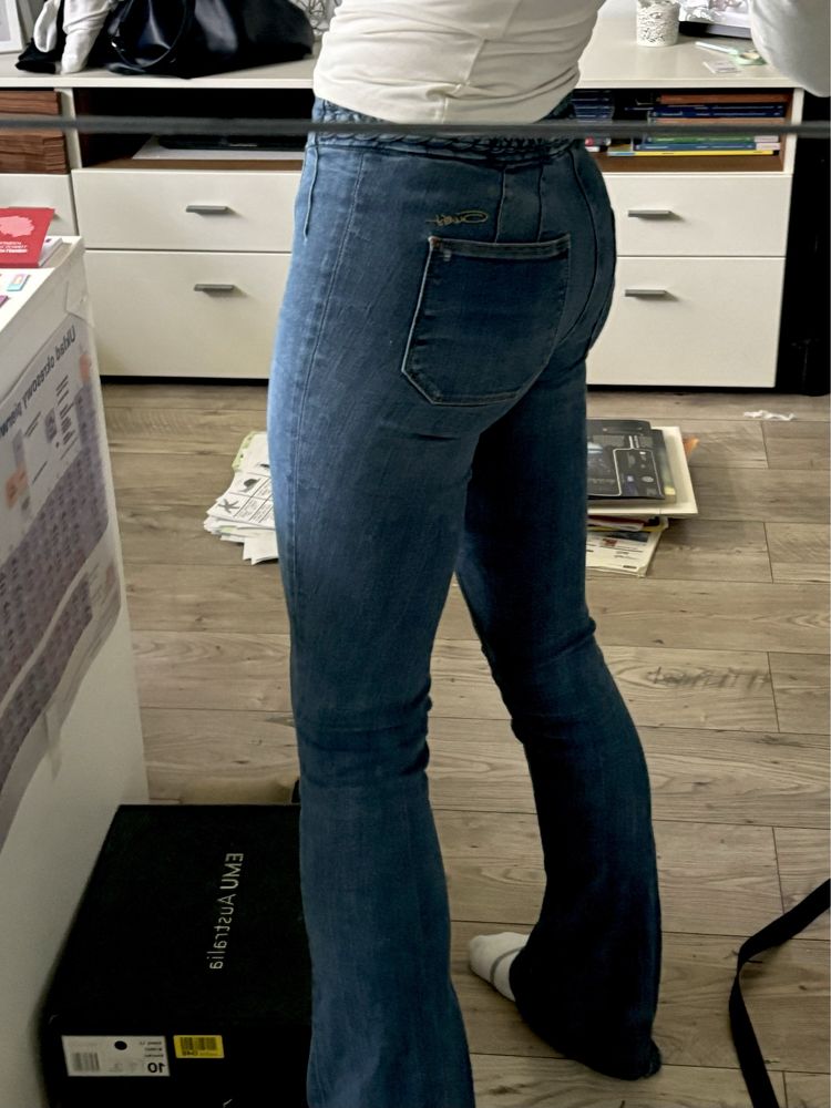Jeansy spodnie bootcut Guess damskie Y2K