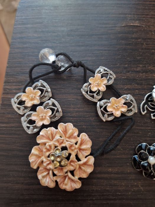 Якісна біжутерія. Браслети, підвіски, годинник