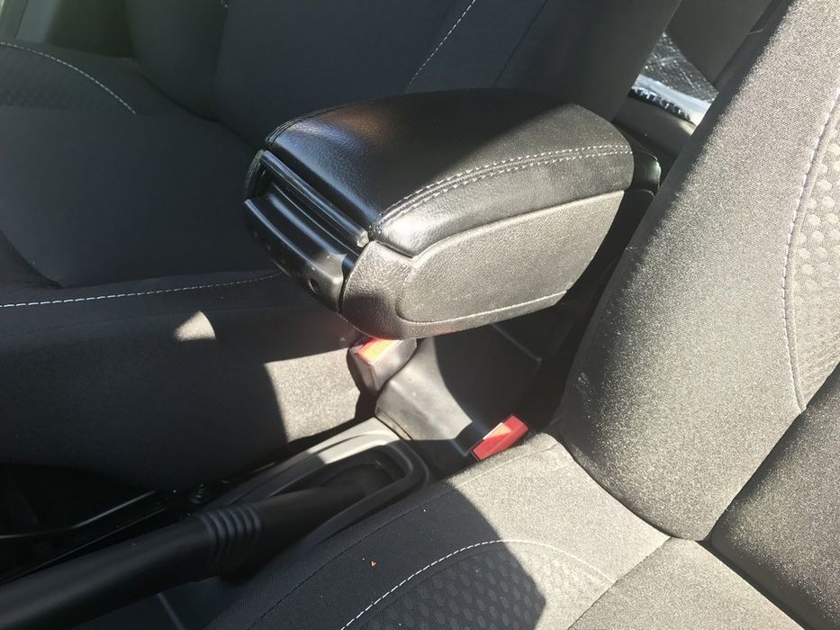 Renault Dacia Duster Подлокотник в подстаканник