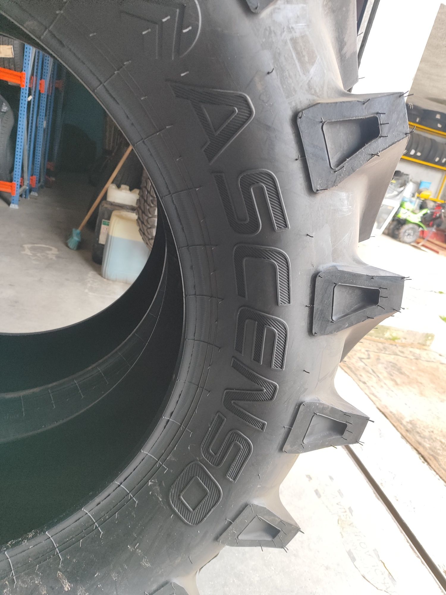 2 pneus Novos Agrícolas 14.9-28 Ascenso - Oferta da entrega