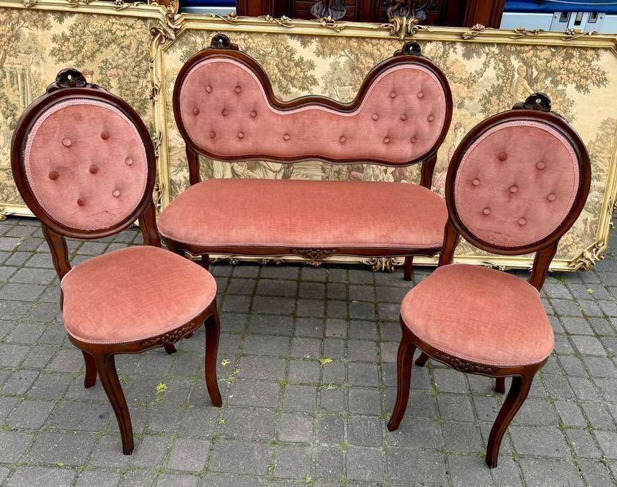 Włoska sofa-siedzisko, dwa krzesła