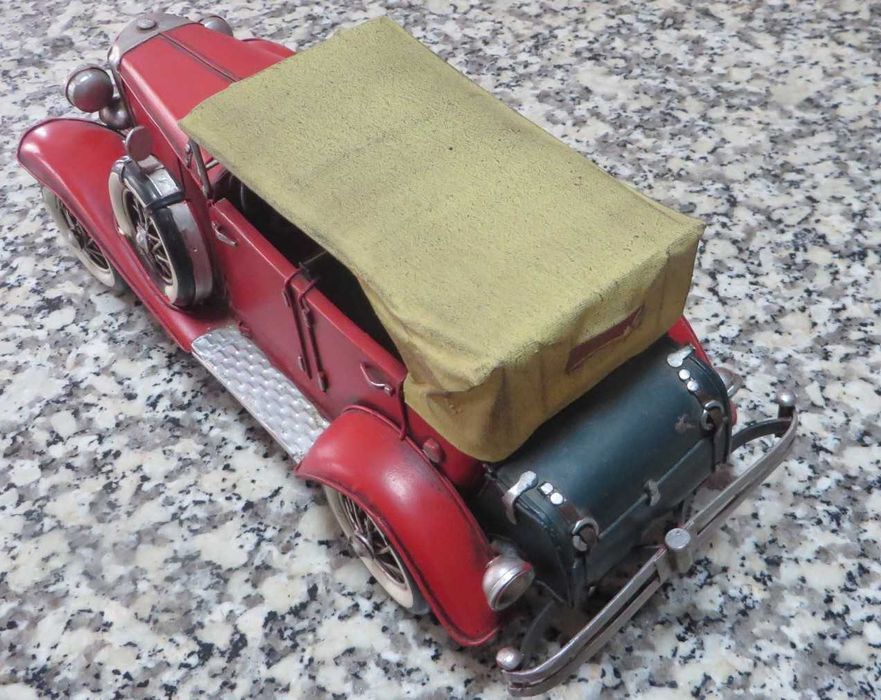 Carro de coleção em chapa