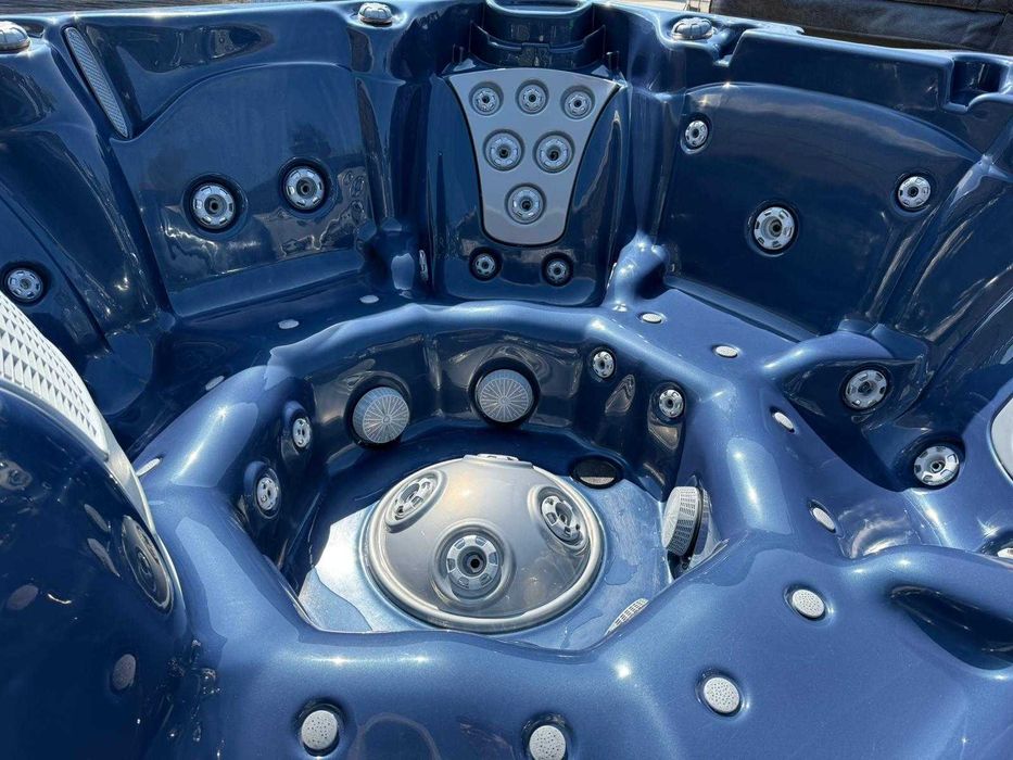 Używana wanna z hydromasażem 7 osobowa