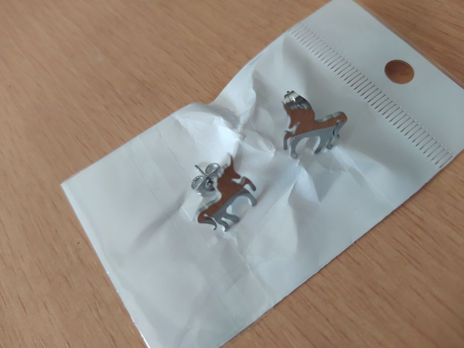 Brincos prateados unicórnio NOVO