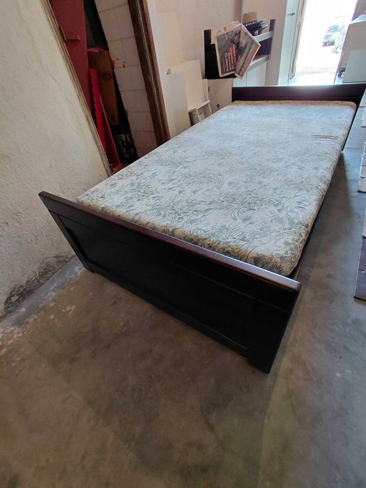 Cama Individual em Madeira com Estrado e Colchão