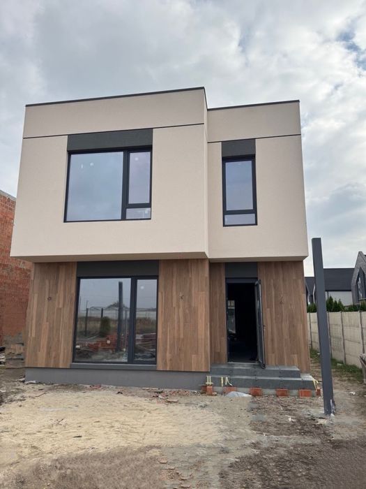 Сучасний будинок у КМ Золоті ключі