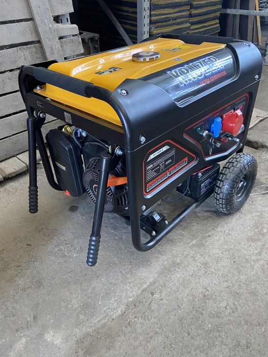 Генератор трьохфазний. Номінальна 6,0. Максимальна 6,5. Бензин.