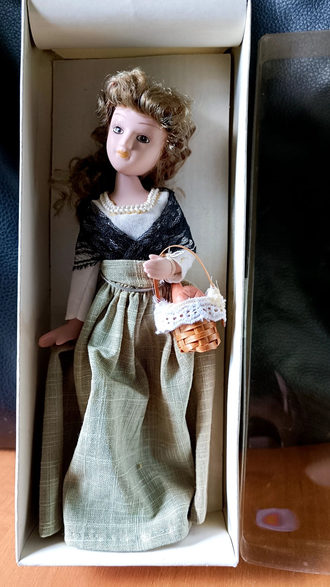 Фарфорові колекційні ляльки із серії "Дами Епохи"