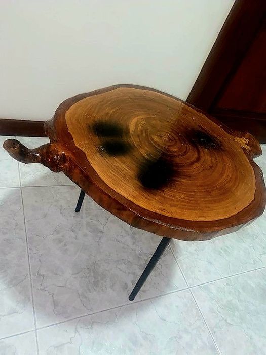 Mesa de centro em madeira tratada