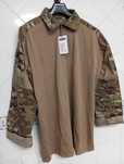 Polo camuflado de manga comprida