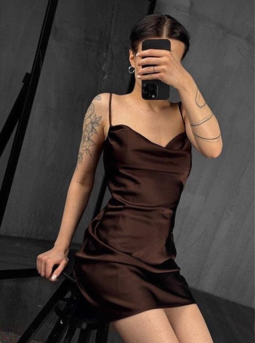 Шоколадна сатинова сукня