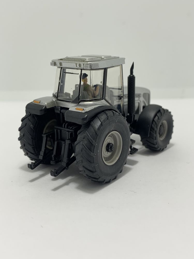 Massey Ferguson 8280 da Wiking escala 1/87