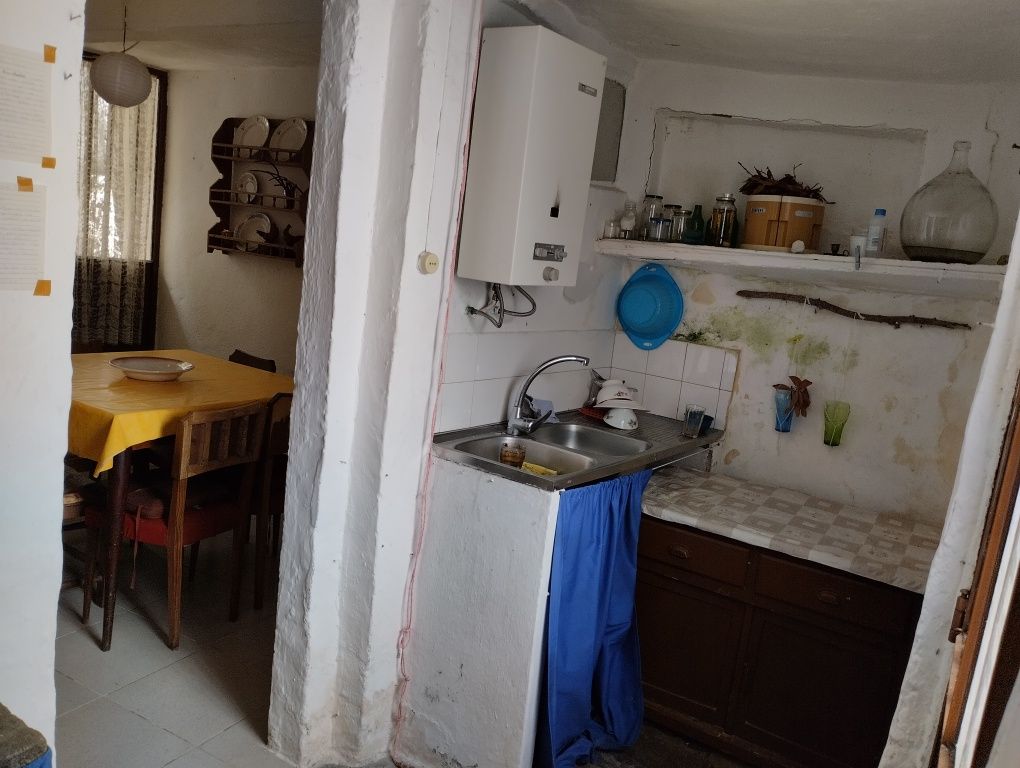 Vendo casa T4 em Comenda, em bom estado
