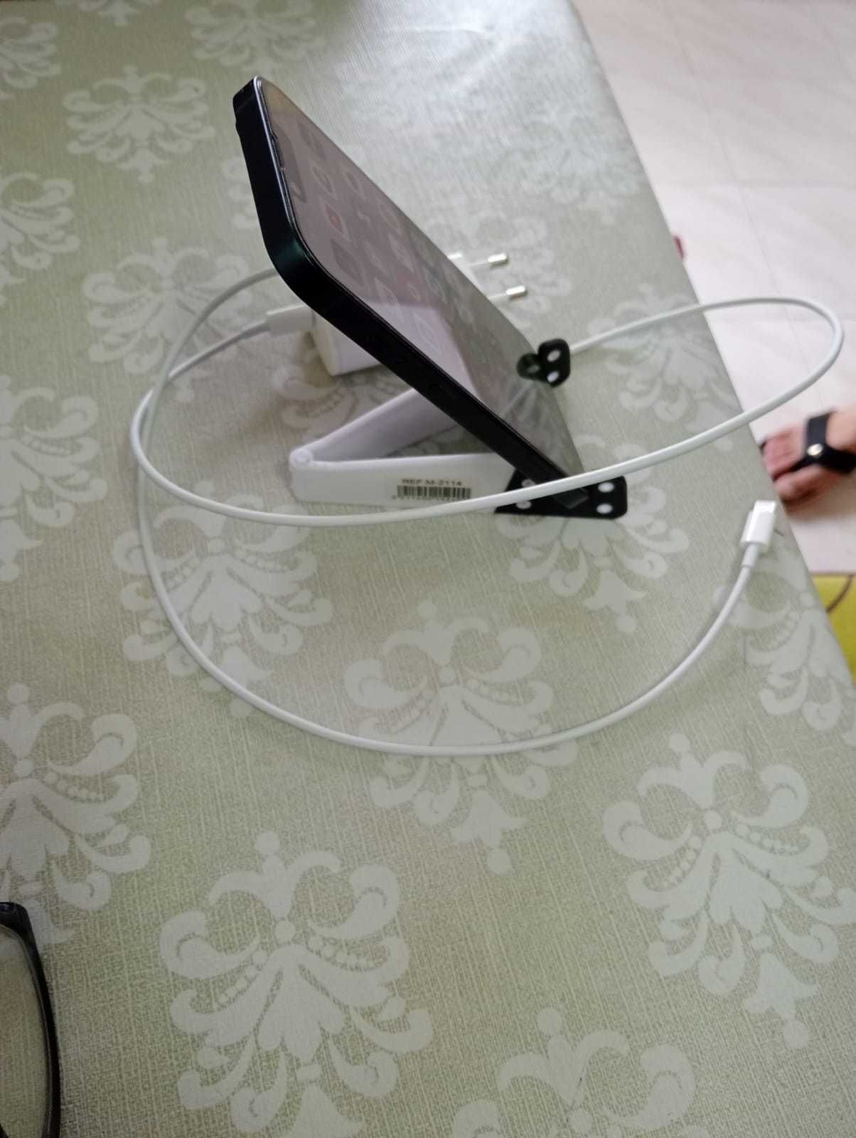 Vendo um aphone 14 com garantia 3 meses uso