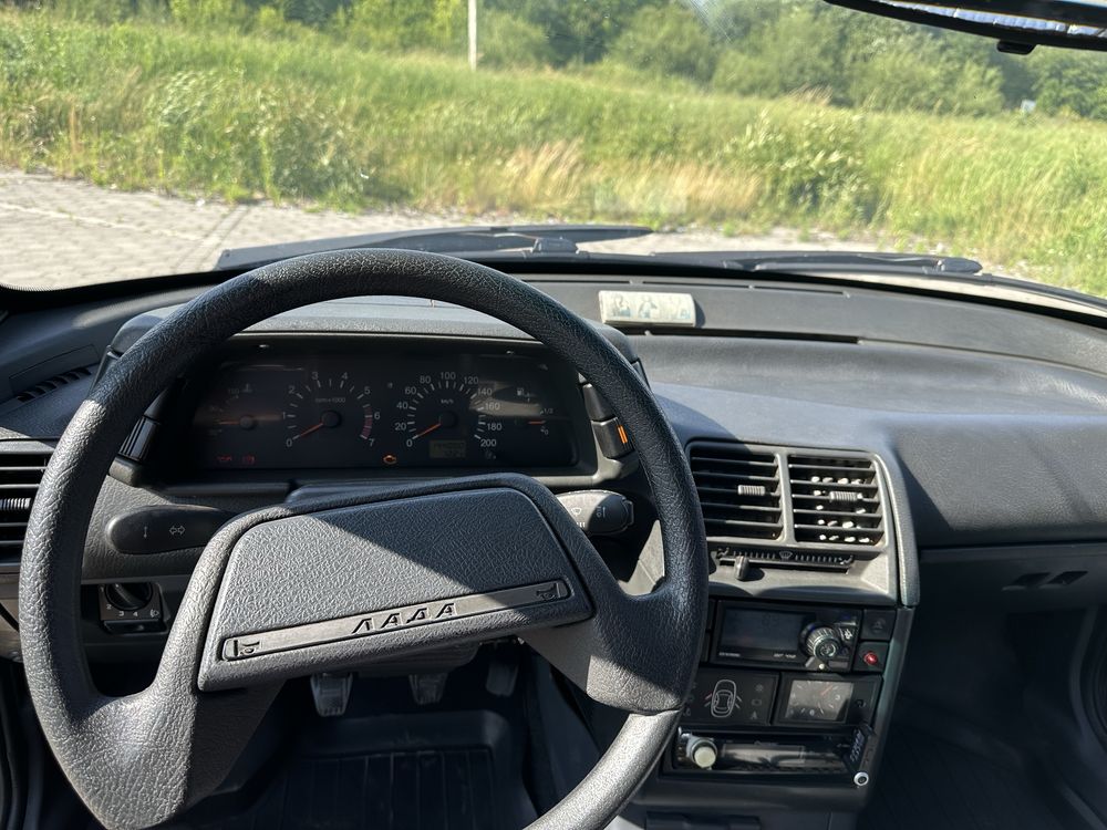 Автомобіль Lada 2112