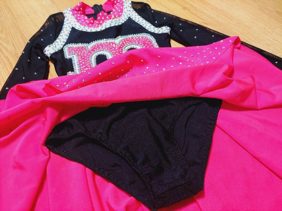 rozm. 122-128 kostium przebranie strój startowy do tańca cekiny