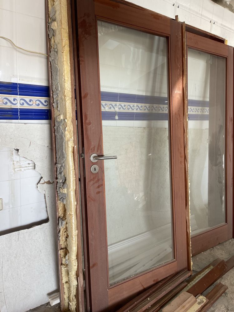 Portas de duas folhas
