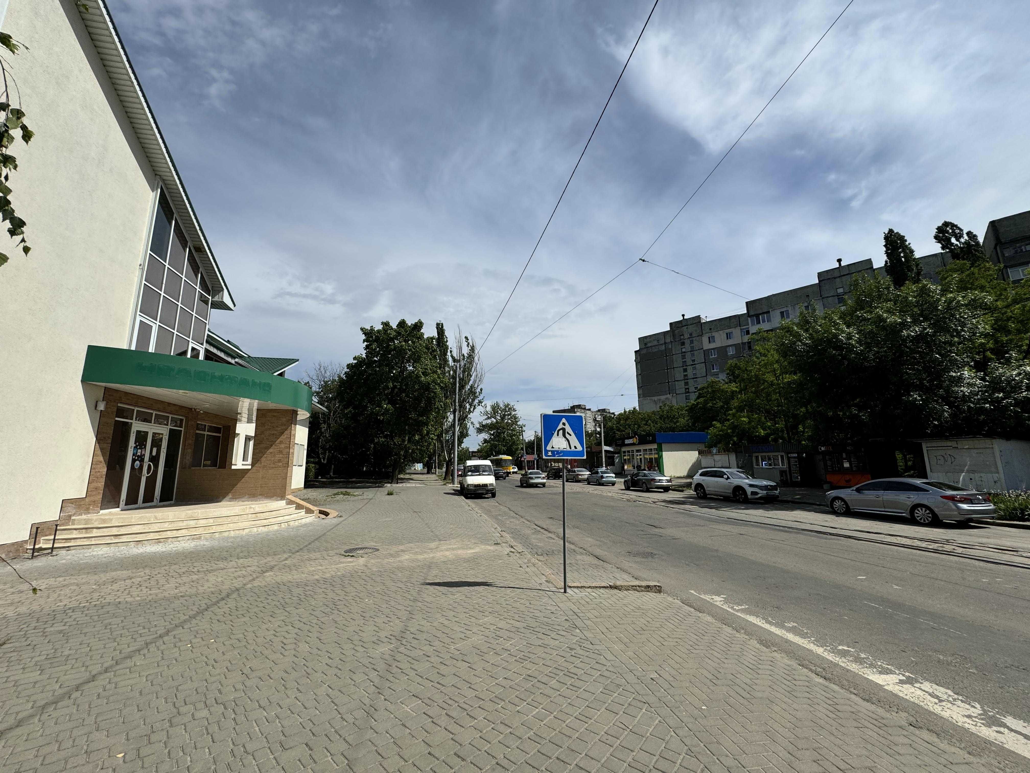 6 Слобідська  окремо стояча будівля 1000 кв.м. ціна 200000 грн/міс