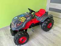 Traktor z przyczepką z napędem