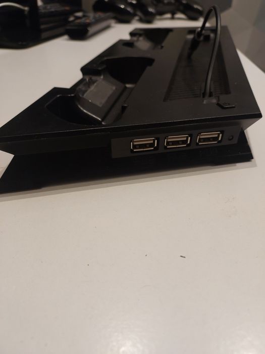 Stacją Chłodząca do PS4