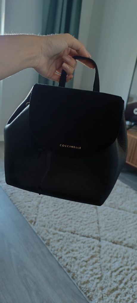 Mochila Coccinelle - couro preto