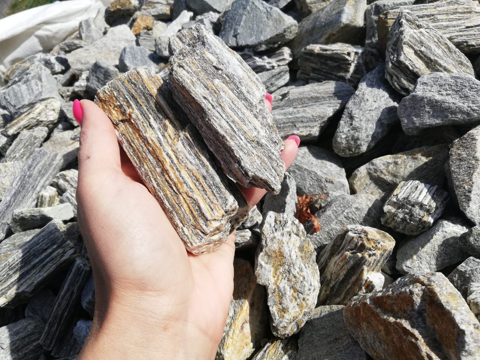 Kora kamienna 3 tony gnejs pasiasty kamień naturalny grys szary brąz