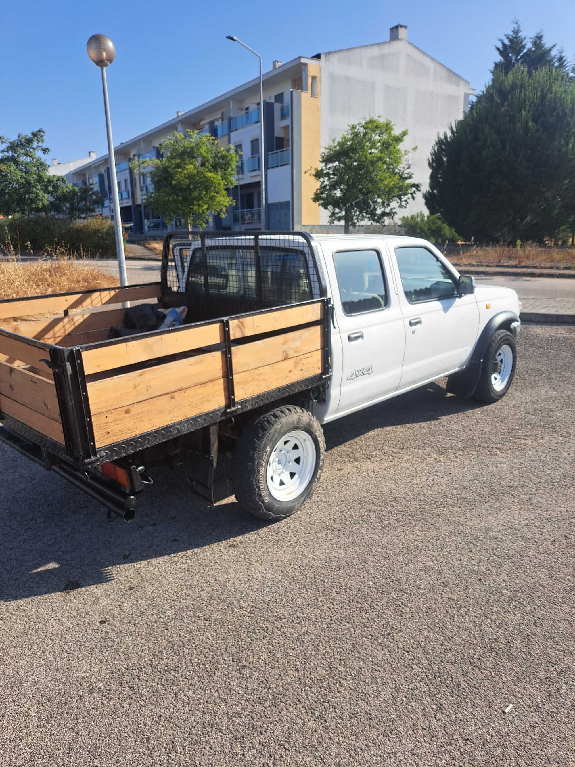 Nissan pick up 4x4